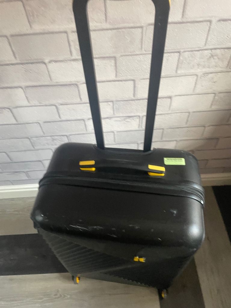 IT Luggage Black Hard Shell Suitcase - Good Condition
