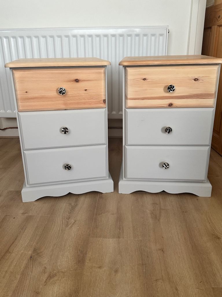 Matching pair chest of drawers
