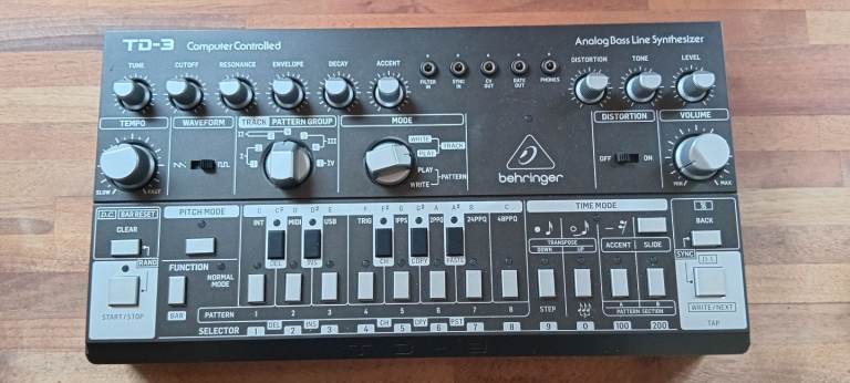 Behringer TD-3 analogue bass line synthesiser