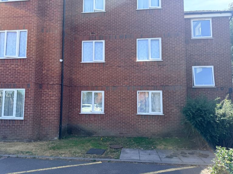 Two Bedroom Apartment cv65bg