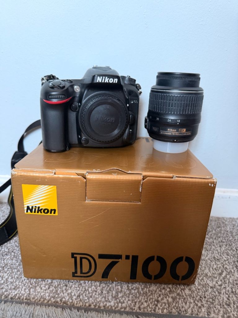 Nikon D7100 + 18-55 AFS 