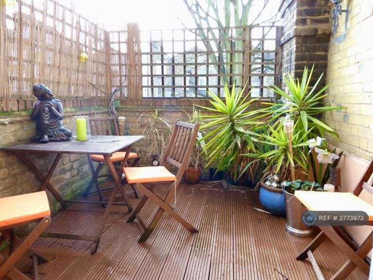 2 bedroom flat in Ferntower Road, London, N5 (2 bed) (#2773973)