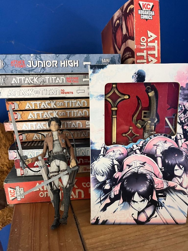 Attack on titan Manga bundle 