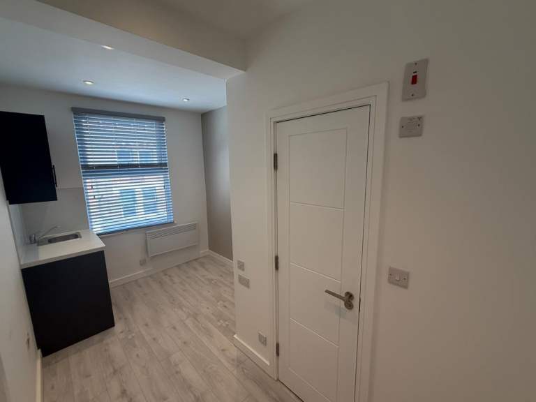BENEFITS ACCEPTED - Studio Flat Available in Clapton Hackney E5