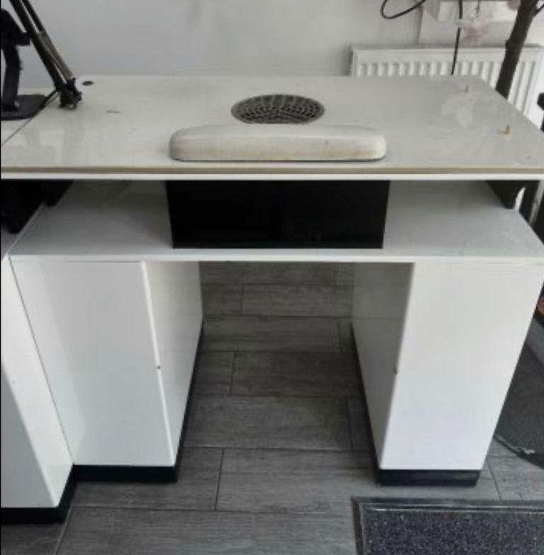 Nail technician table 