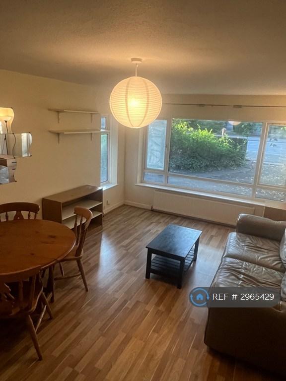 2 bedroom flat in Headingley, Leeds, LS6 (2 bed) (#2965429)