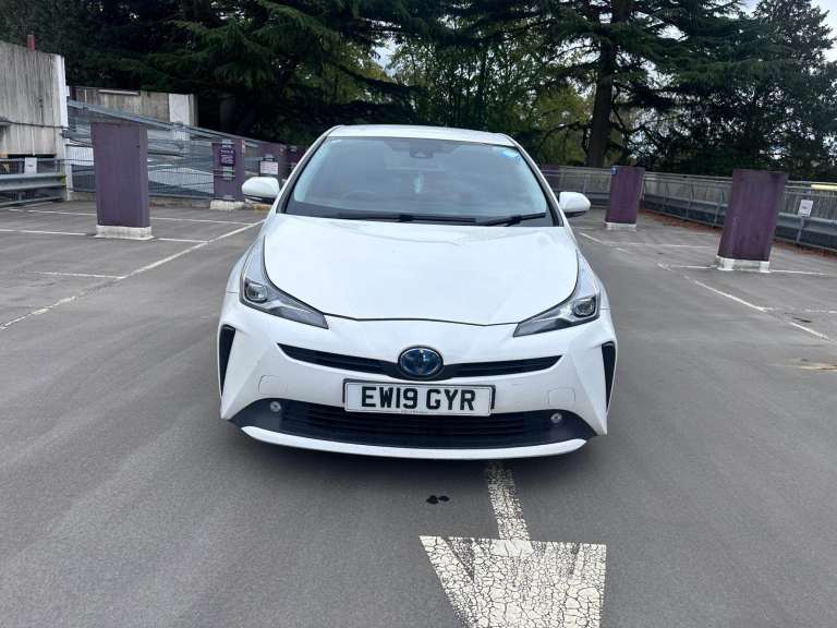 🚨 BIG PCO DEAL! WHITE TOYOTA PRIUS — 20% OFF RENTAL! 🚨
