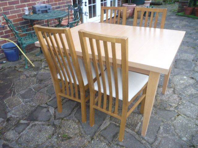Extending Dining Table & 4 Chairs in Good Cond