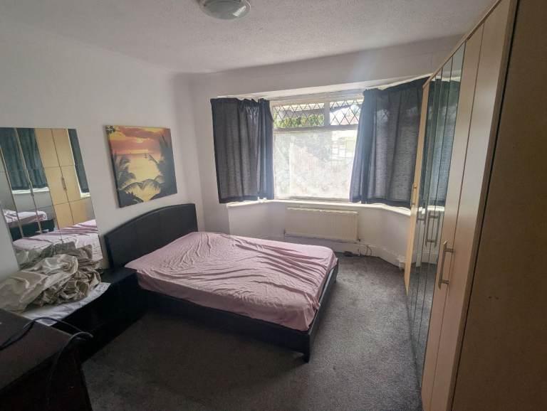 Room for rent in shared house 