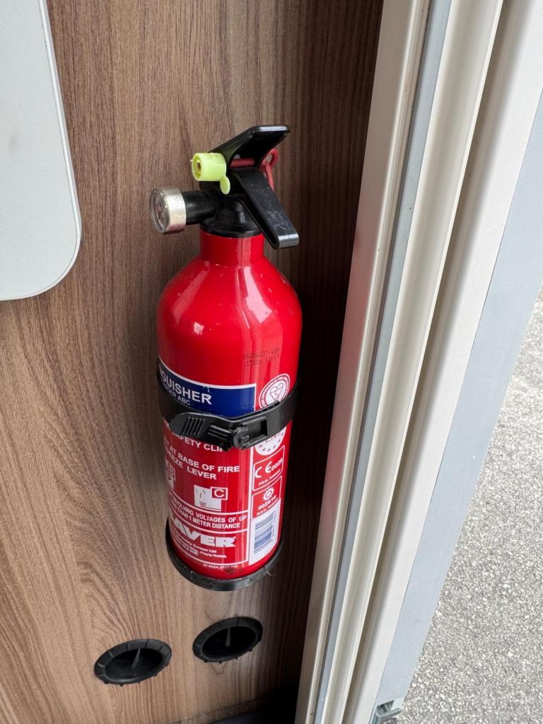 SWIFT ESCAPE 695 - 2017