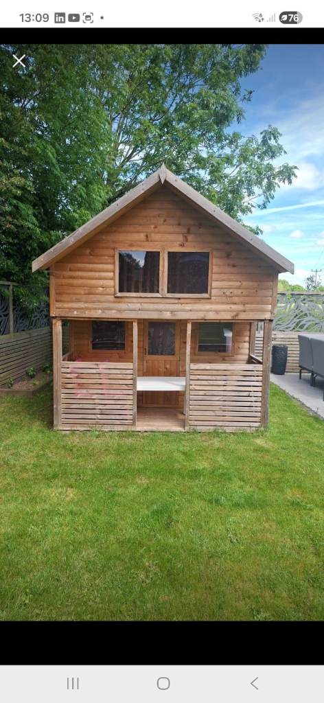 Kids outdoor play house