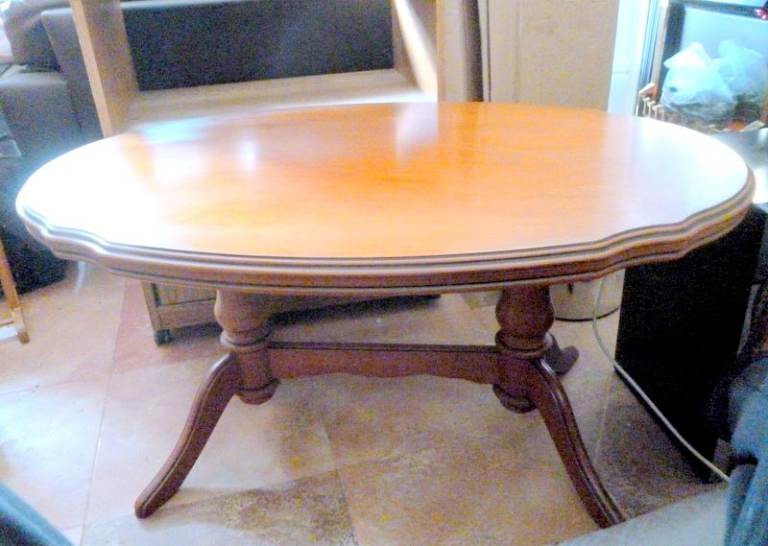 TRADITIONAL TWIN PEDESTAL OCCASIONAL TABLE. IN GOOD CONDITION.