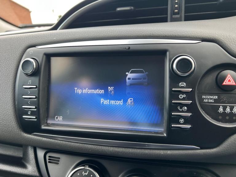 2017 Toyota Yaris 1.5 VVT-i Icon Tech Euro 6 5dr HATCHBACK Petrol Manual