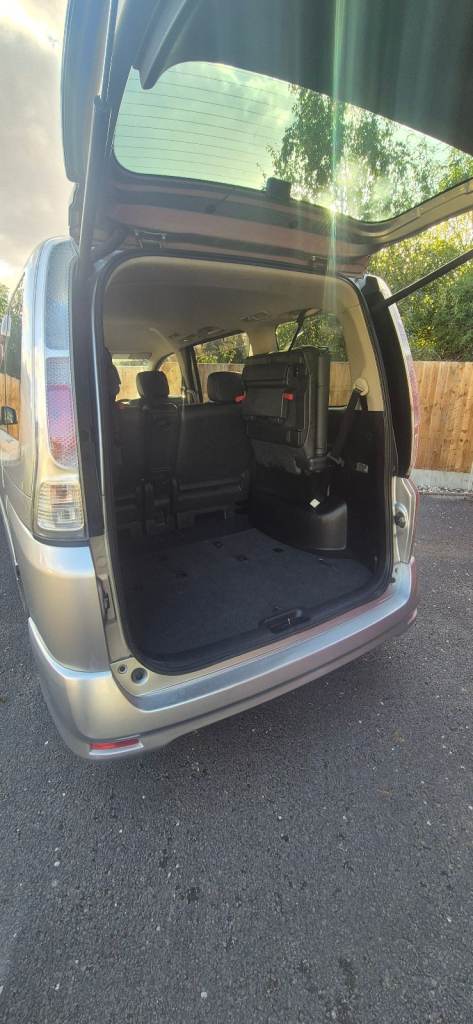 Nissan, SERENA highwaystar, 2010, 1990 (cc)