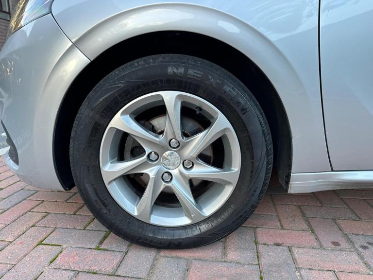 2017 Peugeot 208 1.2 PureTech Active Euro 6 5dr HATCHBACK Petrol Manual