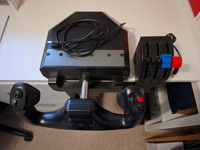 Logitek Flight yoke and throttle quadrant
