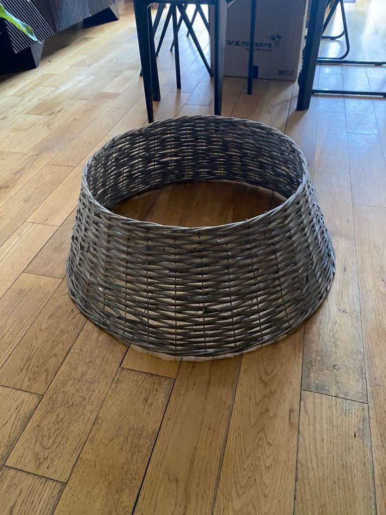 FREE Wicker Christmas tree skirt