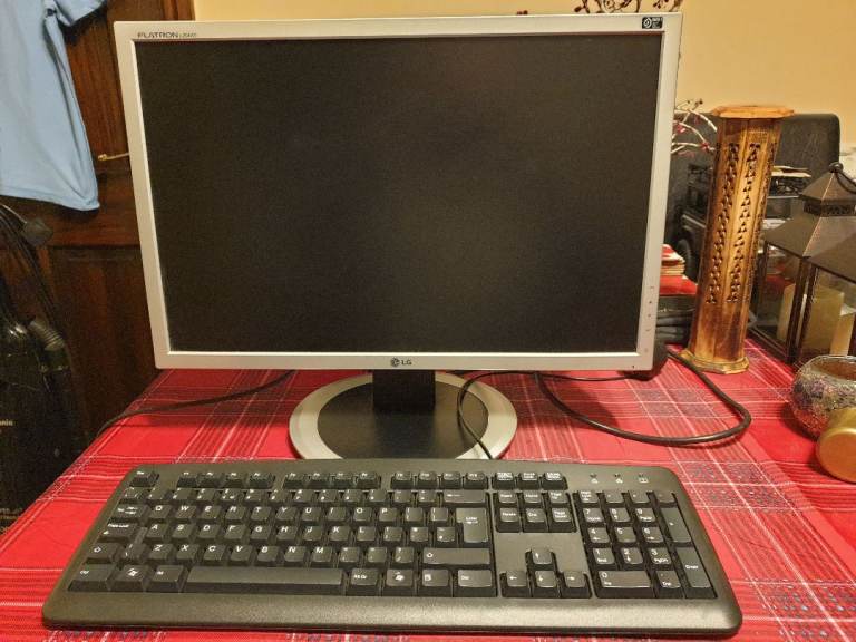 LG L204WS Flatron 20" Monitor & Keyboard