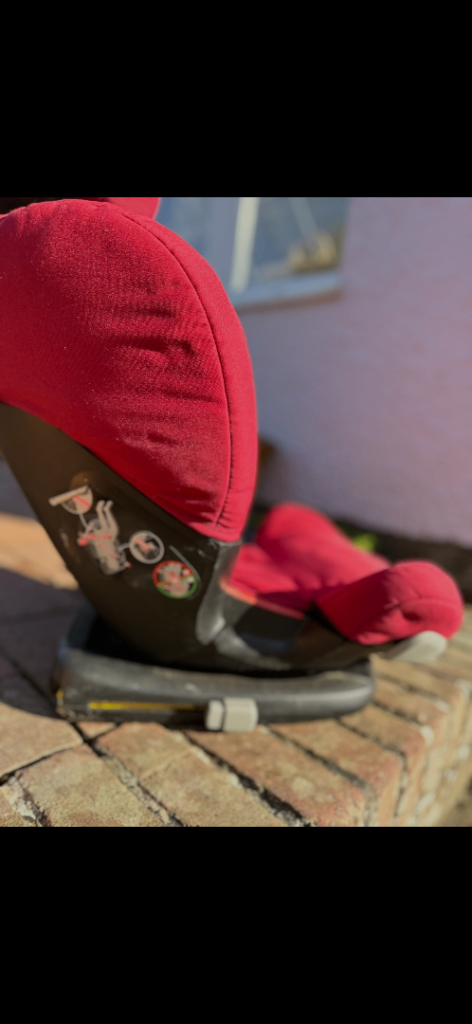 Maxi-Cosi RodiFix AirProtect with build in ISOFIX booster car seat