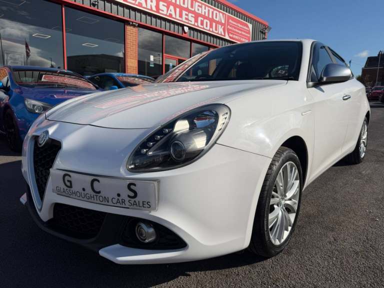 Alfa Romeo Giulietta 1.4 TB MultiAir 150 Super 5dr - 2 FORMER KEEPERS -