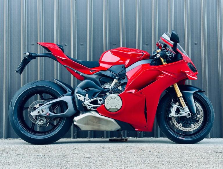 2025/25 DUCATI PANIGALE V4 S - LATEST MODEL 