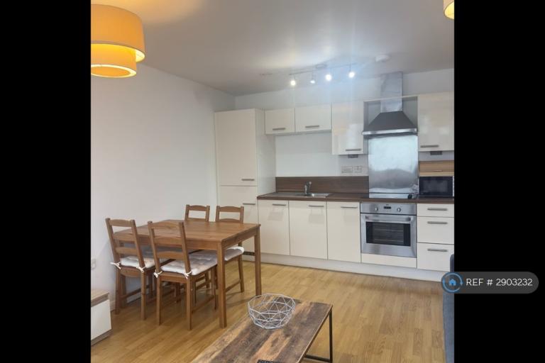 2 bedroom flat in Mann Island, Liverpool, L3 (2 bed) (#2903232)