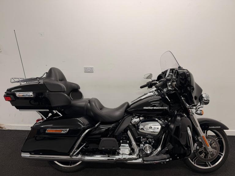 HARLEY DAVIDSON FLHTK ULTRA LIMITED** 12 MONTH MOT - NAVIGATION - LOW MILES** 