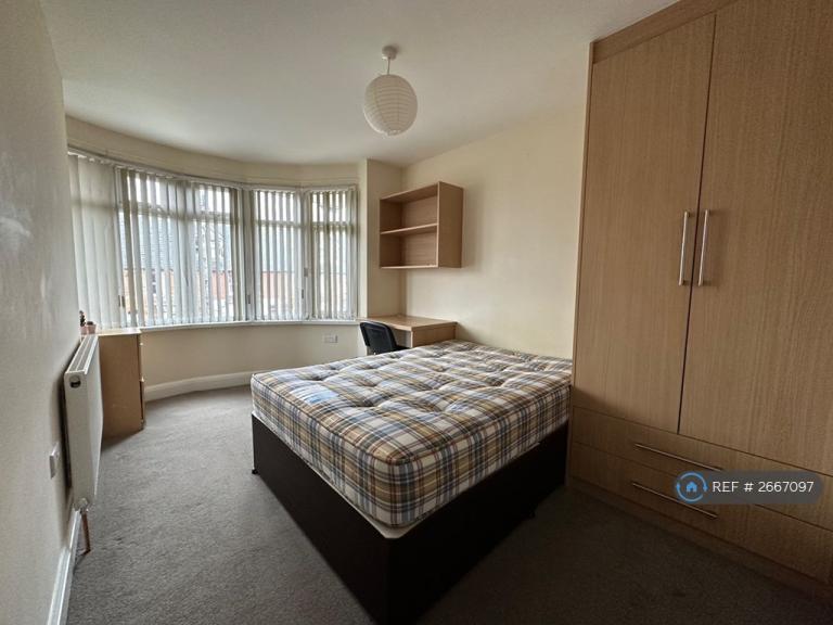 6 bedroom house in St. Peters Road, Reading, RG6 (6 bed) (#2667097)