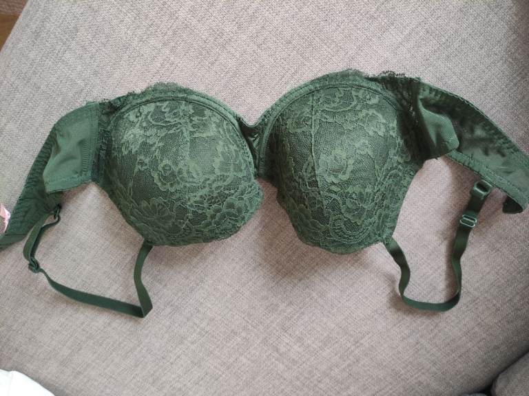 A like new Hunkemöller underwired ladies' bra, size UK40C/EU 90C, in dark green 