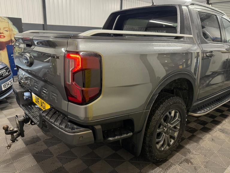 2025 Land Rover Defender 3.0 D350 Hard Top X-Dynamic HSE Auto PANEL VAN DIESEL Automatic