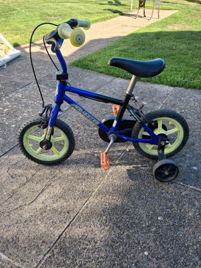 Kids Blue Bike with Stabilisers and Neon Wheels