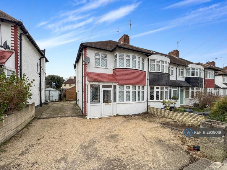 3 bedroom house in Wills Crescent, Hounslow, TW3 (3 bed) (#2939019)