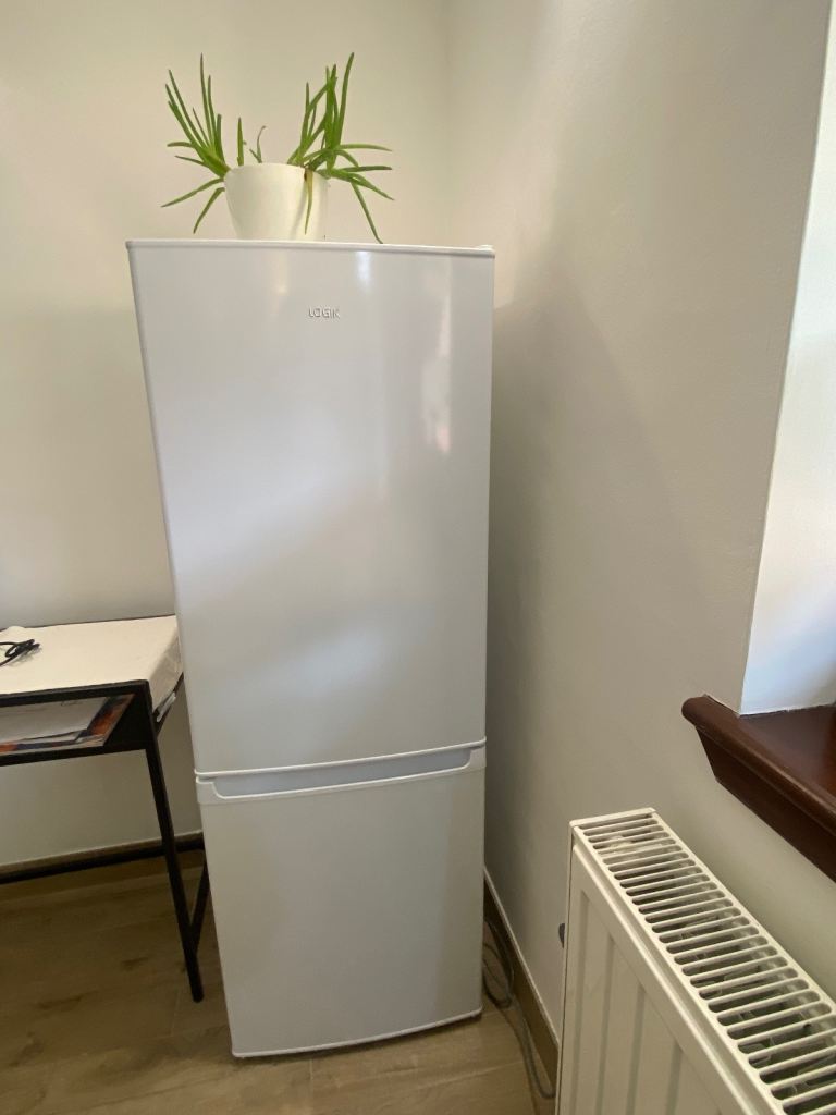 Logik freestanding fridge/freezer