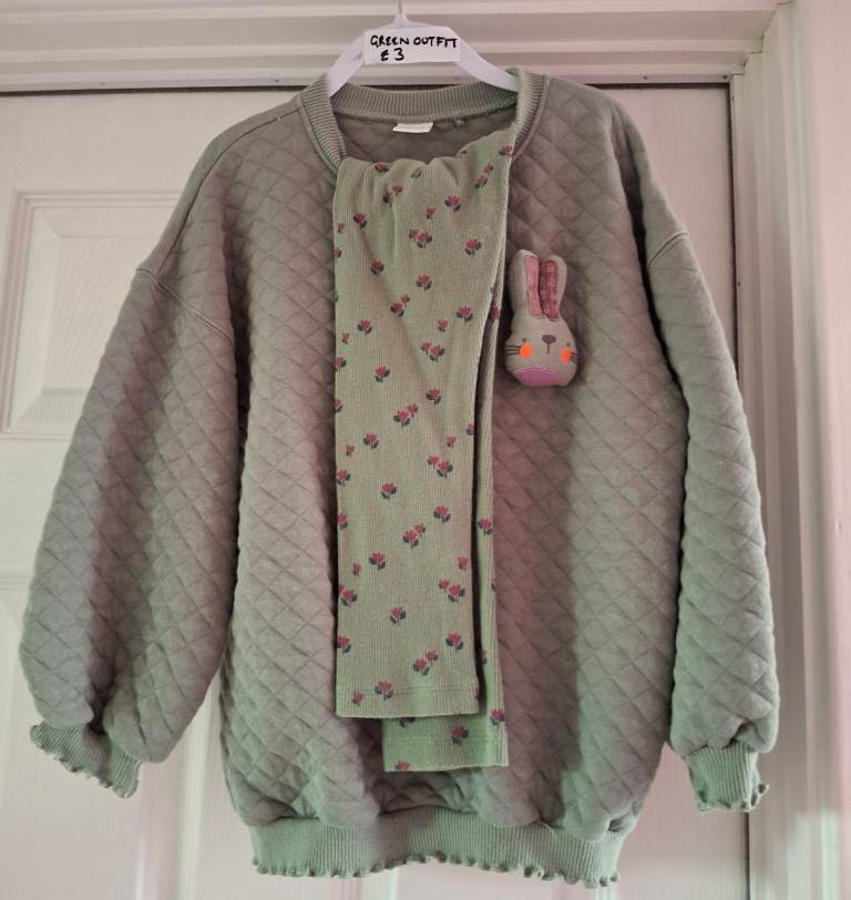 Girls green bunny jumper and leggings autumn/winter set, age 6-7 years