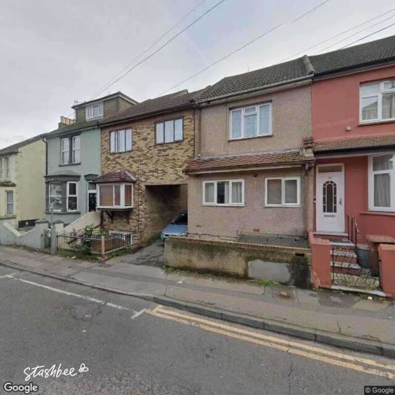 Garage to rent in Gillingham (ME7) | Stashbee