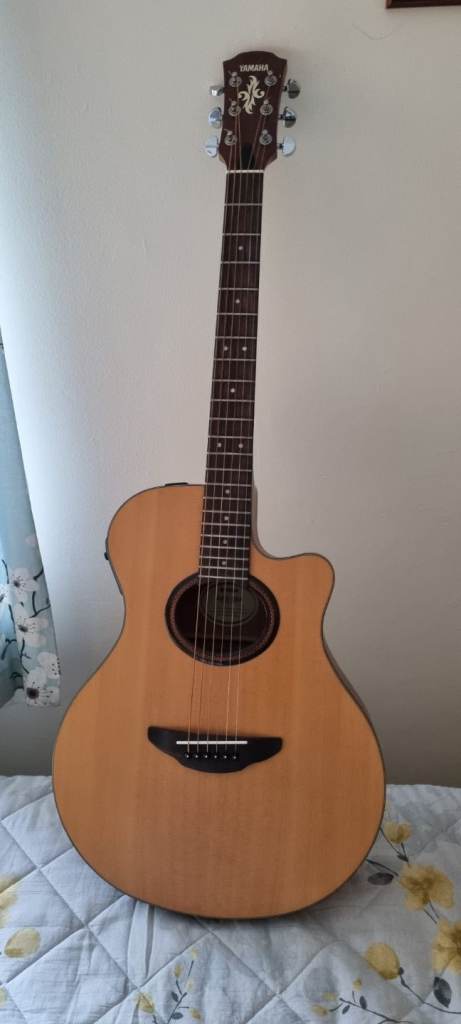 Yamaha semi Acoustic guitar 