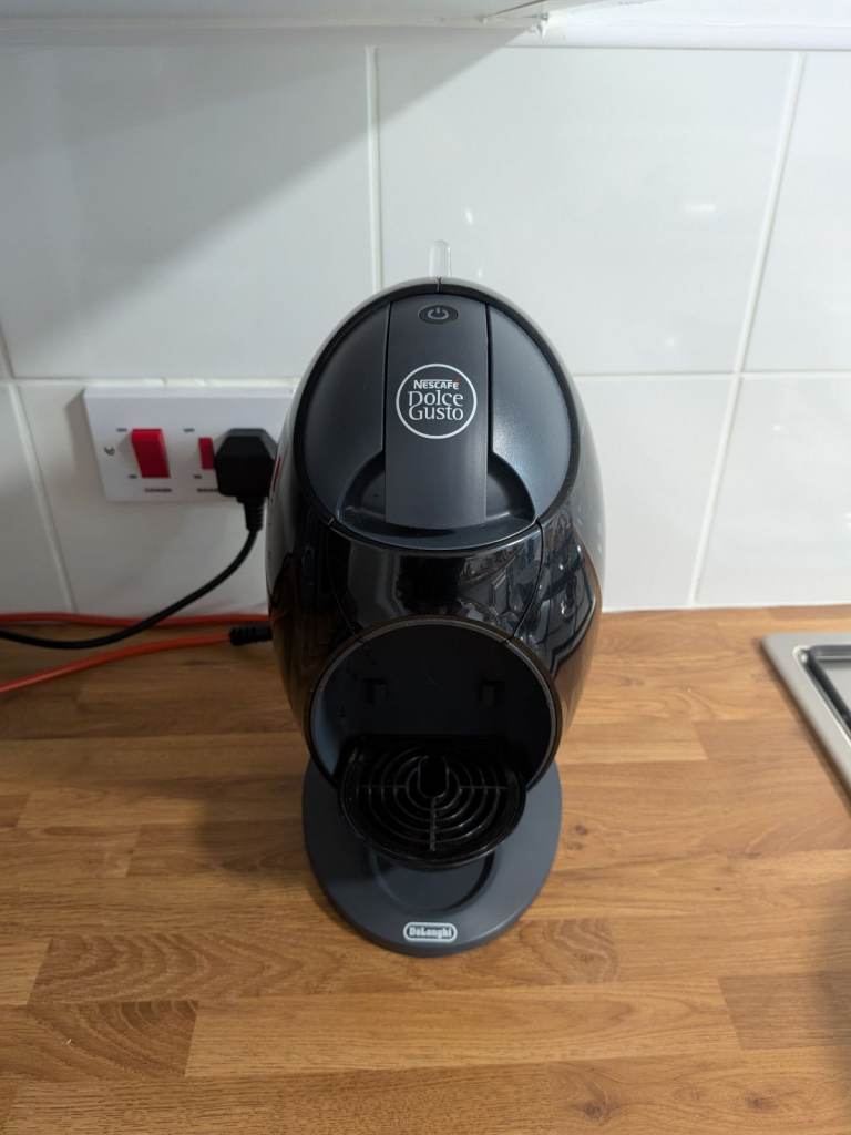 Nescafe Dolce Gusto Coffee Machine – Black, Good Condition