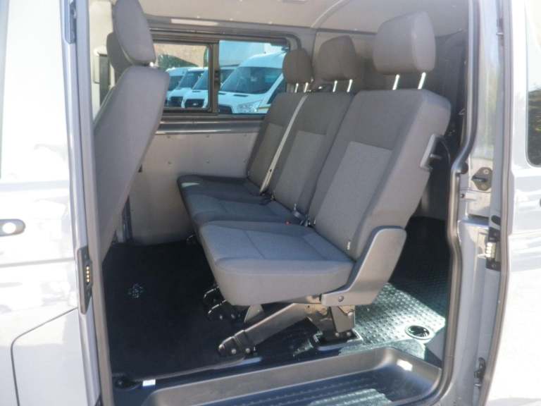 VOLKSWAGEN TRANSPORTER 2.0 TDI T32 Kombi Startline DSG Auto with VW Towbar in