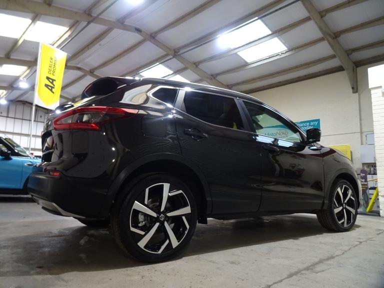 2019 Nissan Qashqai 1.3 DiG-T Tekna 5dr **LOW MILEAGE*ONLY 37000 MILES FROM NEW** HATCHBACK Petro...
