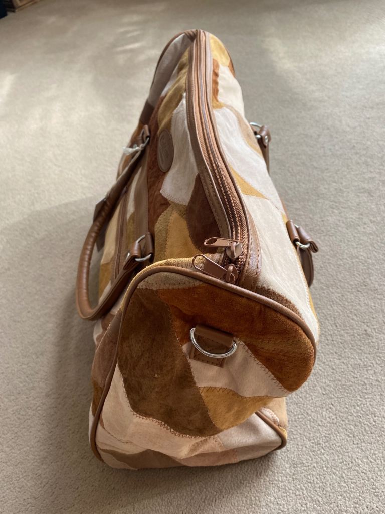 Cotton traders Suede bag/holdall