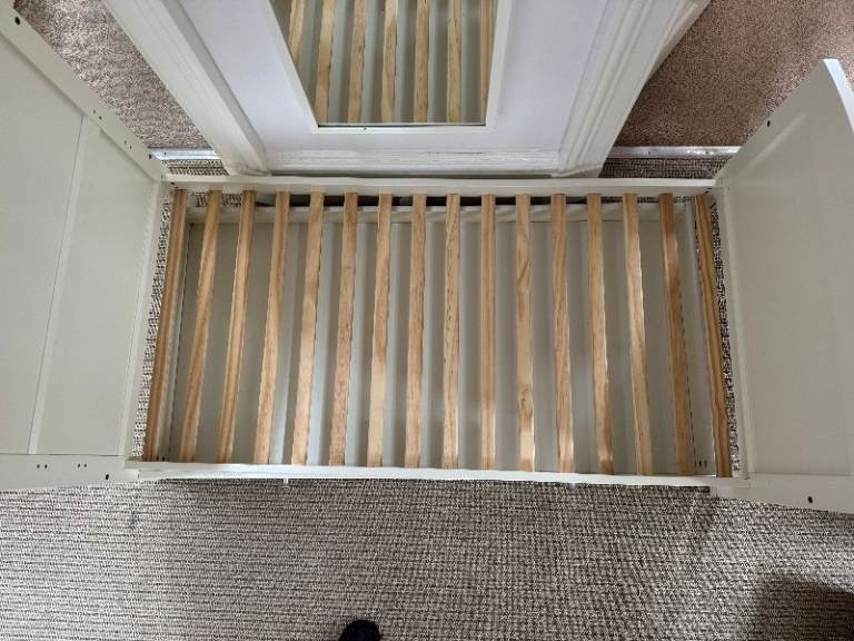 M&S hastings ivory cot  / toddle bed (converts)