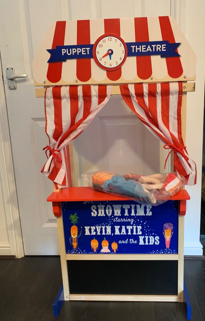 Kevin the carrot and family puppet theatre 