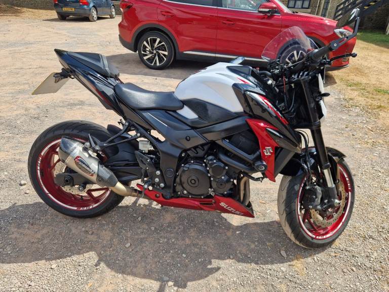 Suzuki GSX-S750