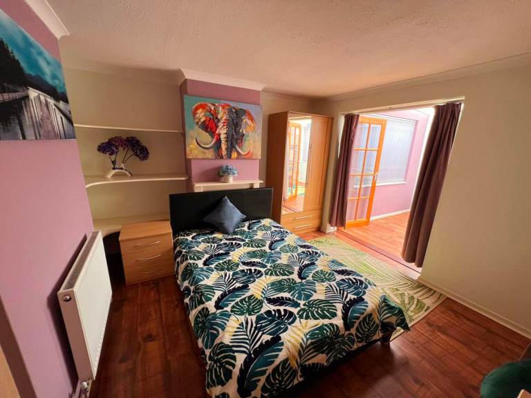 A private space of 2 large rooms for couples, available in Taunton. Reduced in rent price