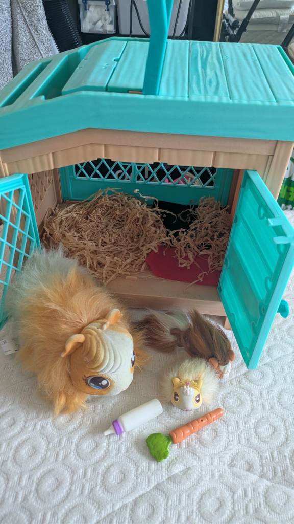 Little live pets guinea pig toy