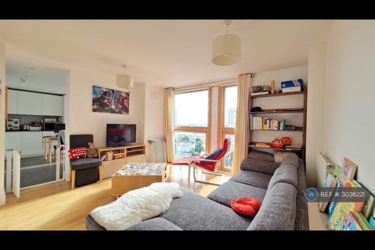 2 bedroom flat in Mastmaker Road, London, E14 (2 bed) (#3036221)