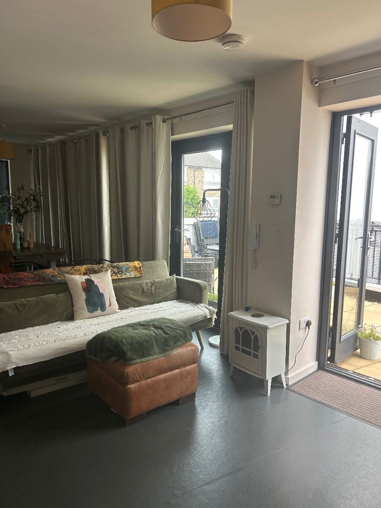 2 BED MAIS, OWN Entrance, & patio E3 . Need Islington direct garden 1-2 bed 