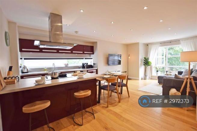 2 bedroom flat in Wilmslow Road, Manchester, M20 (2 bed) (#2972373)