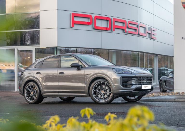 2025 Porsche Cayenne 3.0 V6 E-Hybrid 25.9kWh Black Edition Coupe 5dr Petrol