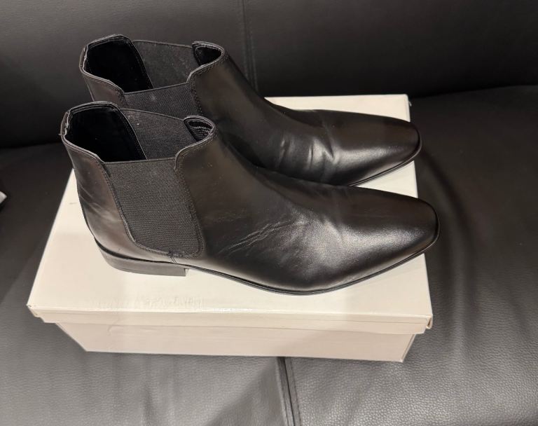 Kurt Geiger Harrogate boot with original box size 9 collection in Liverpool city centre 